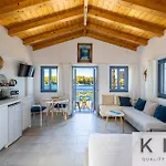 Three Art House, Floor Open Plan Studio, Open Plan Art With Front Yard In