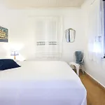 Three Art House, Floor Open Plan Studio, Open Plan Art With Front Yard In 公寓 *