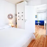 Three Art House, Floor Open Plan Studio, Open Plan Art With Front Yard In *