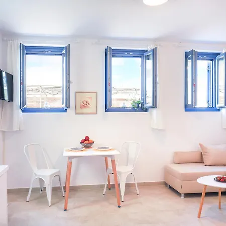 Three Art House, Floor Open Plan Studio, Open Plan Art With Front Yard In Fiskardo