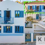 Three Art House, Floor Open Plan Studio, Open Plan Art With Front Yard In Apartment