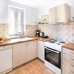 Three Art House, Floor Open Plan Studio, Open Plan Art With Front Yard In Apartment