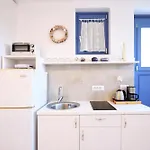Three Art House, Floor Open Plan Studio, Open Plan Art With Front Yard In