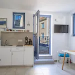 Three Art House, Floor Open Plan Studio, Open Plan Art With Front Yard In *