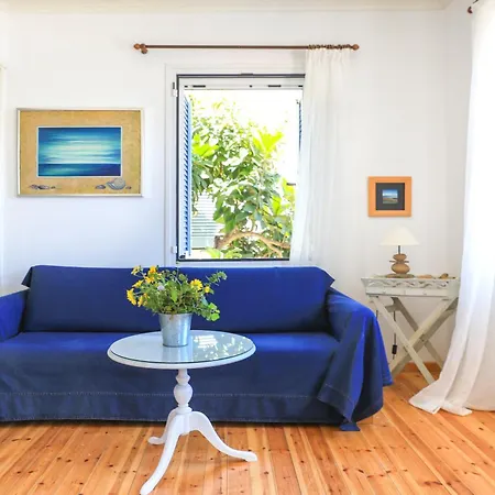 Apartmán Three Art House, Floor Open Plan Studio, Open Plan Art With Front Yard In