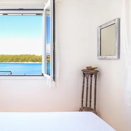 Three Art House, Floor Open Plan Studio, Open Plan Art With Front Yard In Appartement *