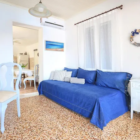 Appartement Three Art House, Floor Open Plan Studio, Open Plan Art With Front Yard In Fiskardo