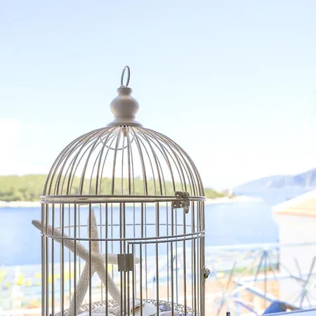 Appartement Three Art House, Floor Open Plan Studio, Open Plan Art With Front Yard In Fiskardo