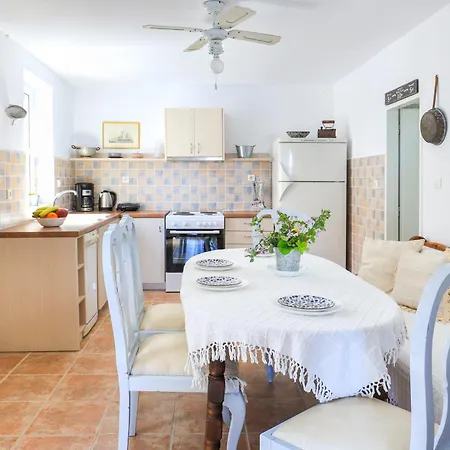 Three Art House, Floor Open Plan Studio, Open Plan Art With Front Yard In Fiskardo