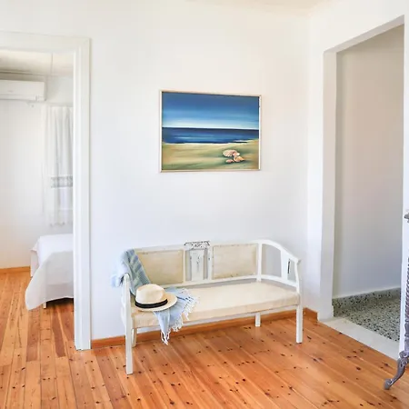 Appartement Three Art House, Floor Open Plan Studio, Open Plan Art With Front Yard In *