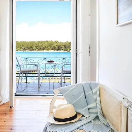 Three Art House, Floor Open Plan Studio, Open Plan Art With Front Yard In Fiskardo