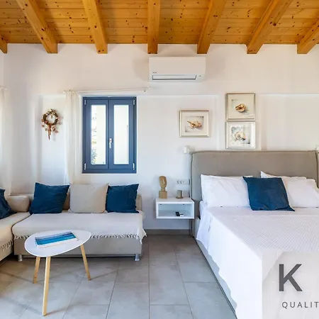 Three Art House, Floor Open Plan Studio, Open Plan Art With Front Yard In * Fiskardo