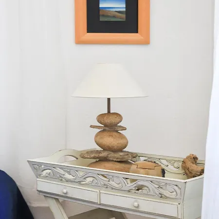 Three Art House, Floor Open Plan Studio, Open Plan Art With Front Yard In Appartement