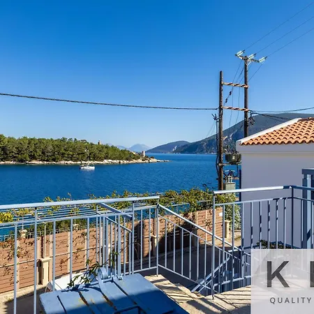 Appartement Three Art House, Floor Open Plan Studio, Open Plan Art With Front Yard In Fiskardo