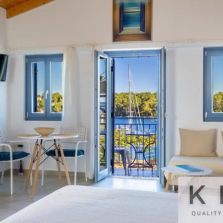 Three Art House, Floor Open Plan Studio, Open Plan Art With Front Yard In Апартаменты *