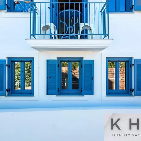 Апартаменты Three Art House, Floor Open Plan Studio, Open Plan Art With Front Yard In