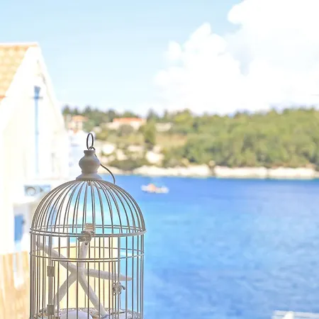 Апартаменты Three Art House, Floor Open Plan Studio, Open Plan Art With Front Yard In Фискардон