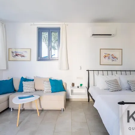 Three Art House, Floor Open Plan Studio, Open Plan Art With Front Yard In *